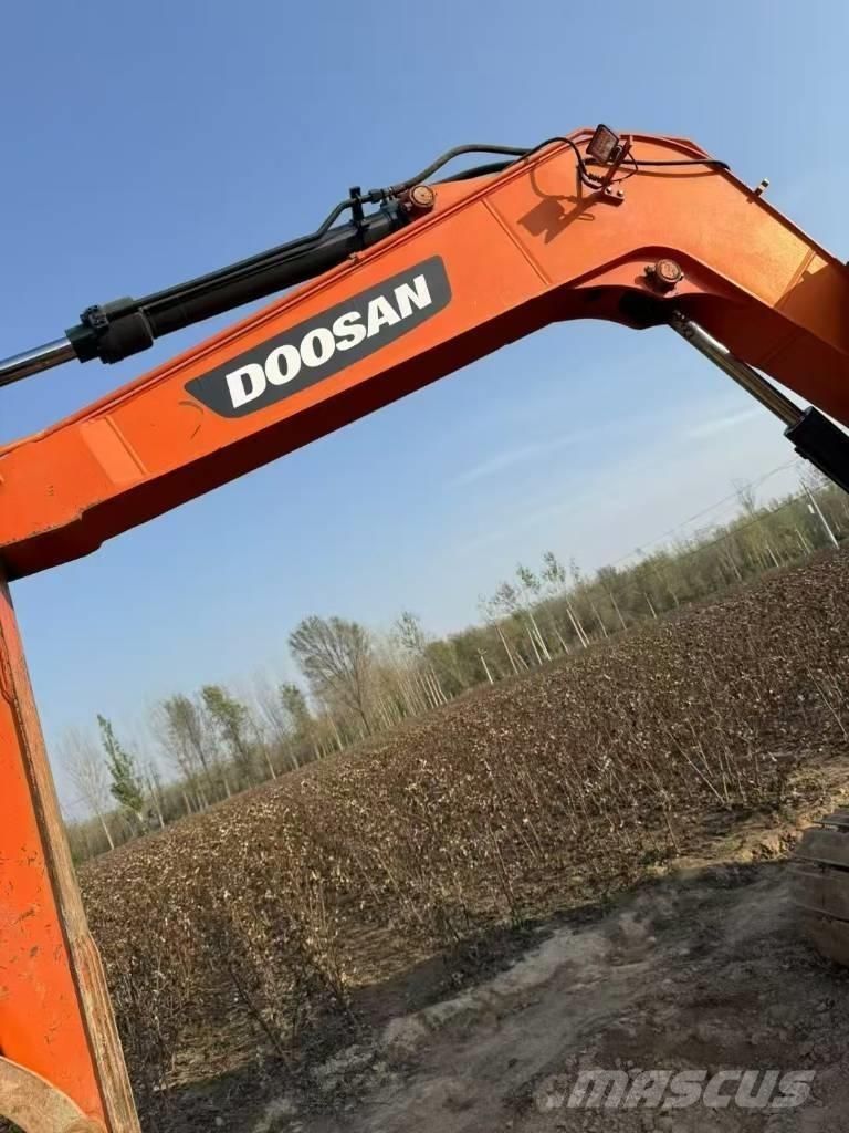 Doosan DX 75-9 C Kāpurķēžu ekskavatori