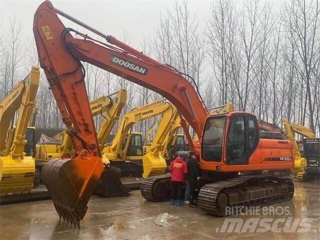 Doosan DX300LC Kāpurķēžu ekskavatori
