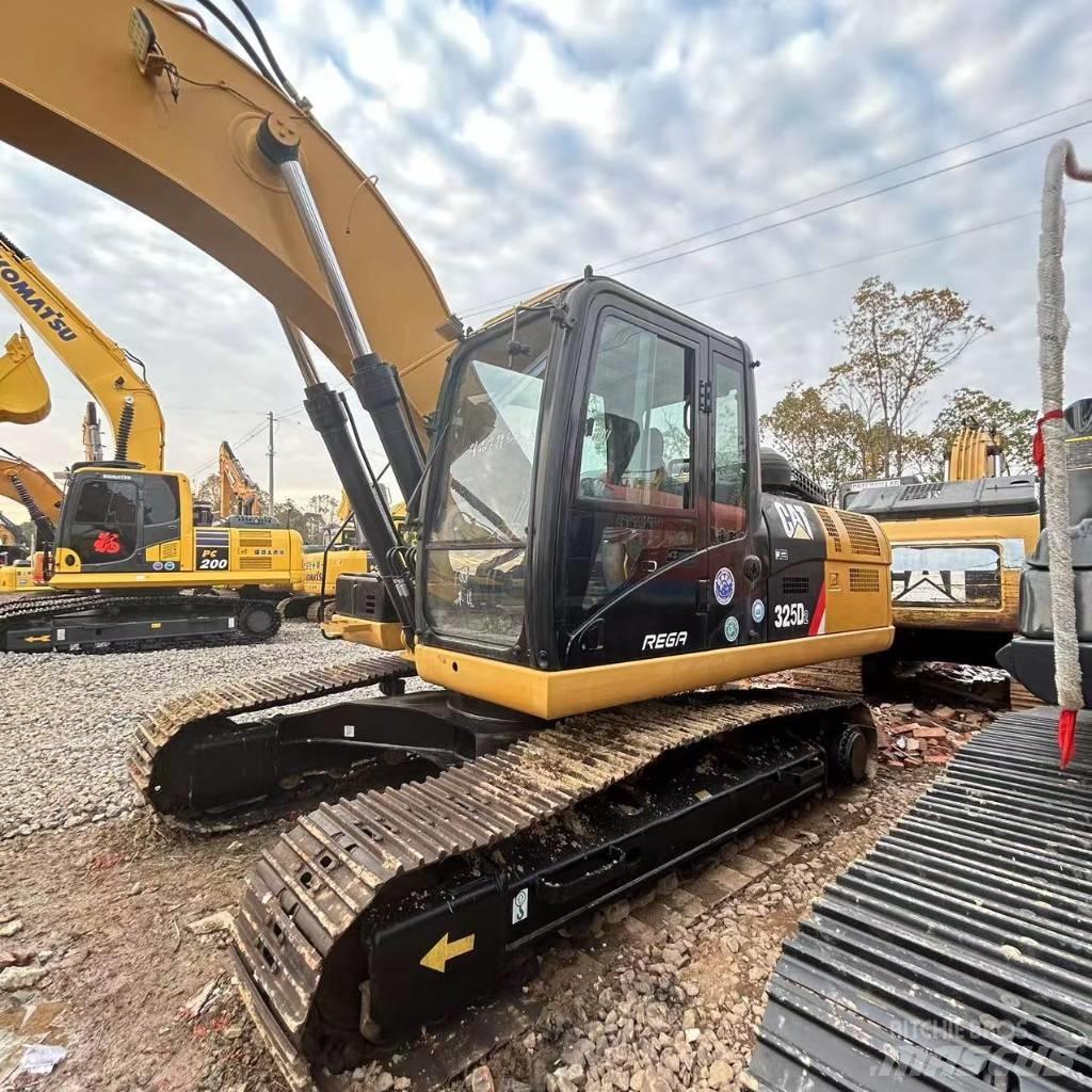CAT 325 D Kāpurķēžu ekskavatori