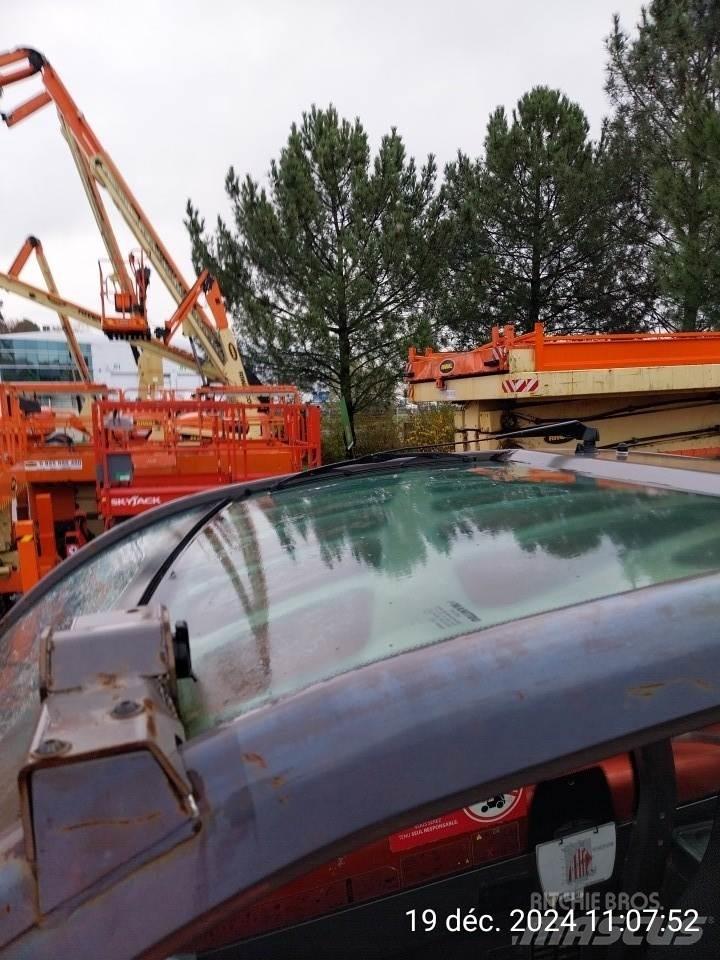 Manitou MT1440 Teleskopiskie manipulatori