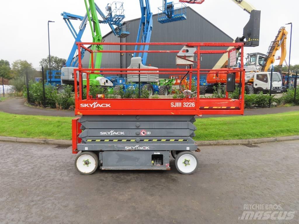 SkyJack SJ III 3226 Šķerveida pacēlāji