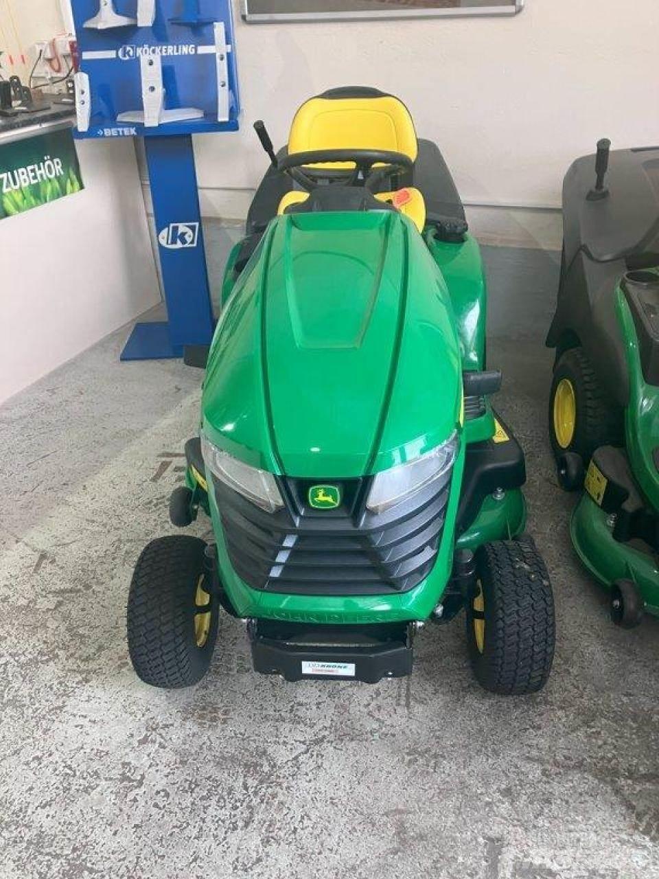 John Deere X350R Mauriņa traktors