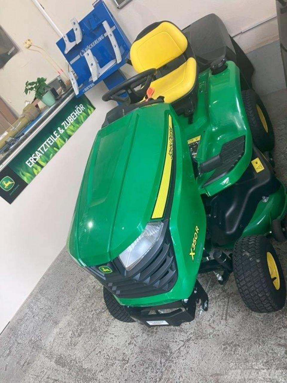 John Deere X350R Mauriņa traktors