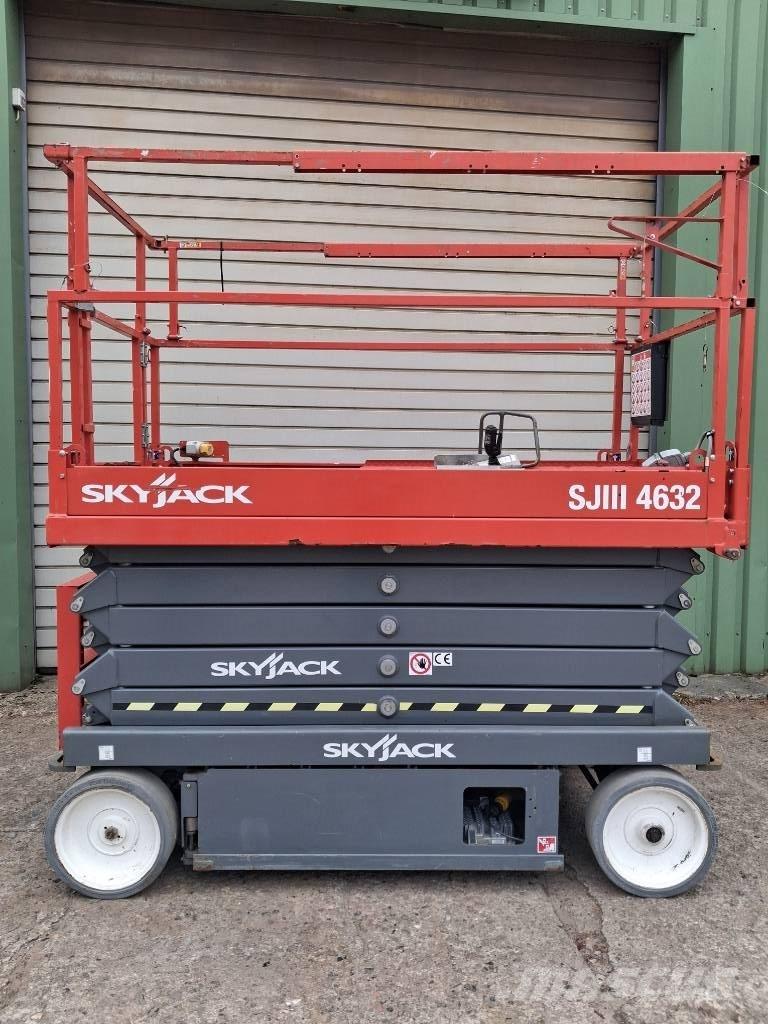 SkyJack SJ III 4632 Šķerveida pacēlāji