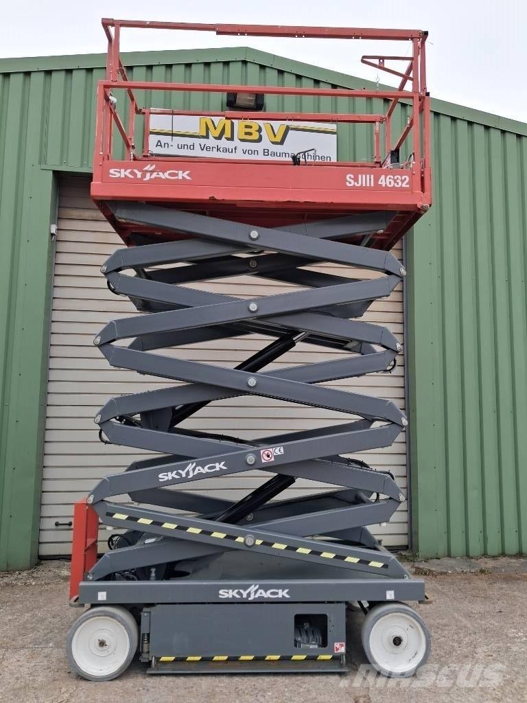 SkyJack SJ III 4632 Šķerveida pacēlāji