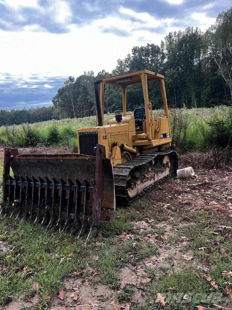 CAT D 3 B Kāpurķēžu buldozeri
