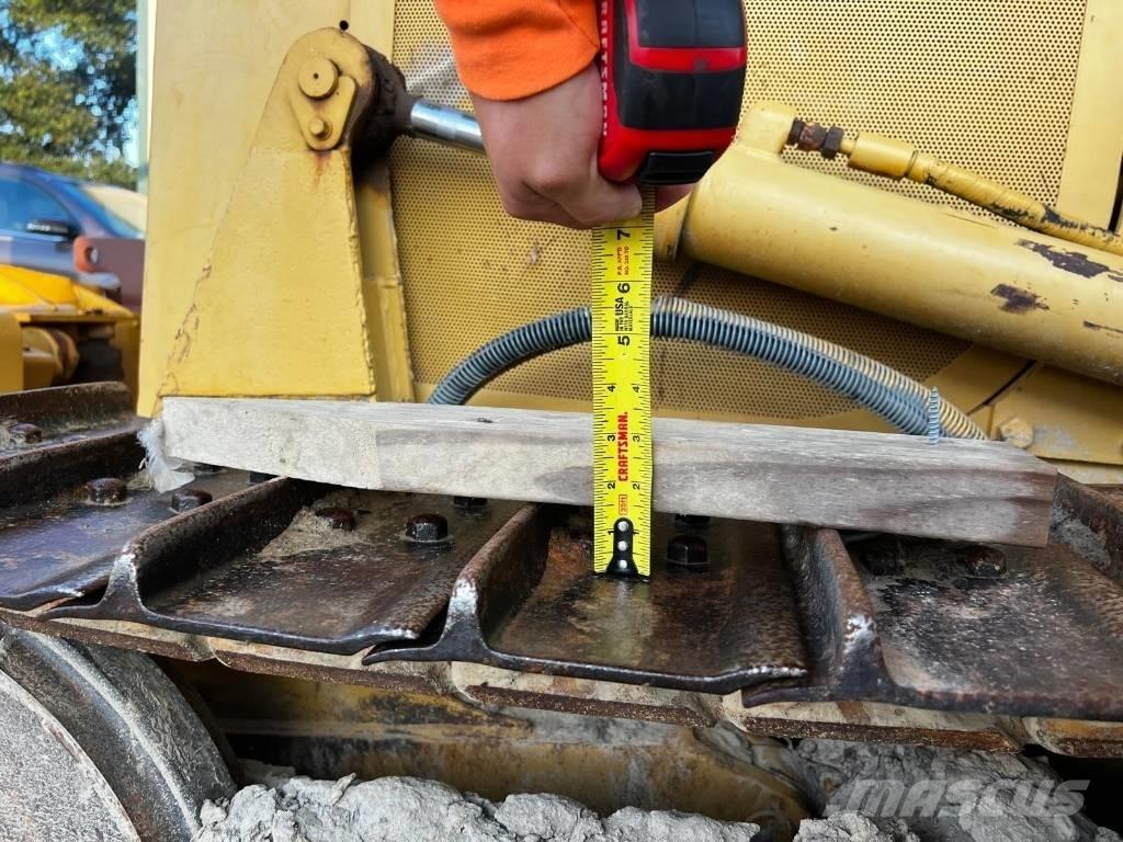 CAT D 3 B Kāpurķēžu buldozeri