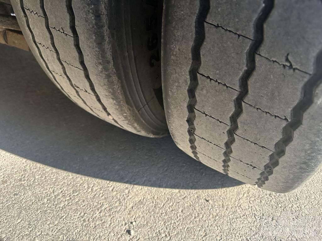 Knapen K 100 Kustīgo grīdu puspiekabes