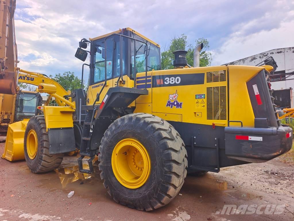 Komatsu WA 320-5 Iekrāvēji uz riteņiem