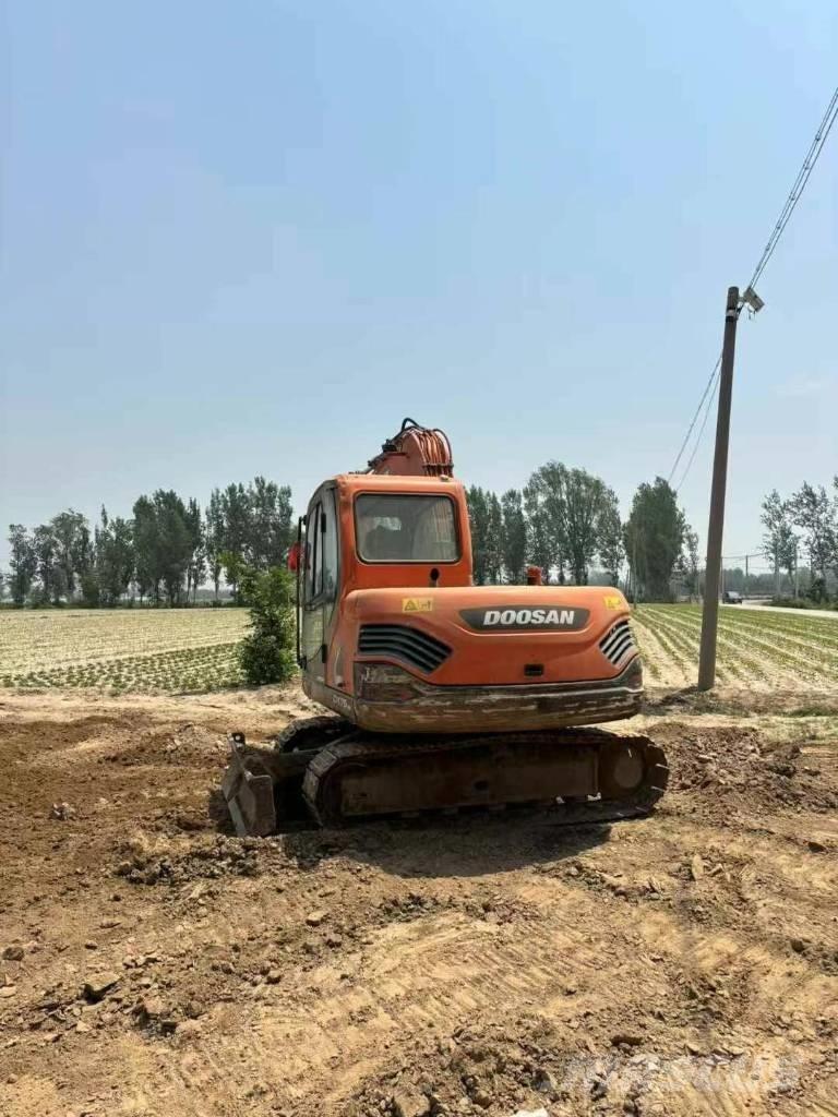 Doosan DX 75 Kāpurķēžu ekskavatori