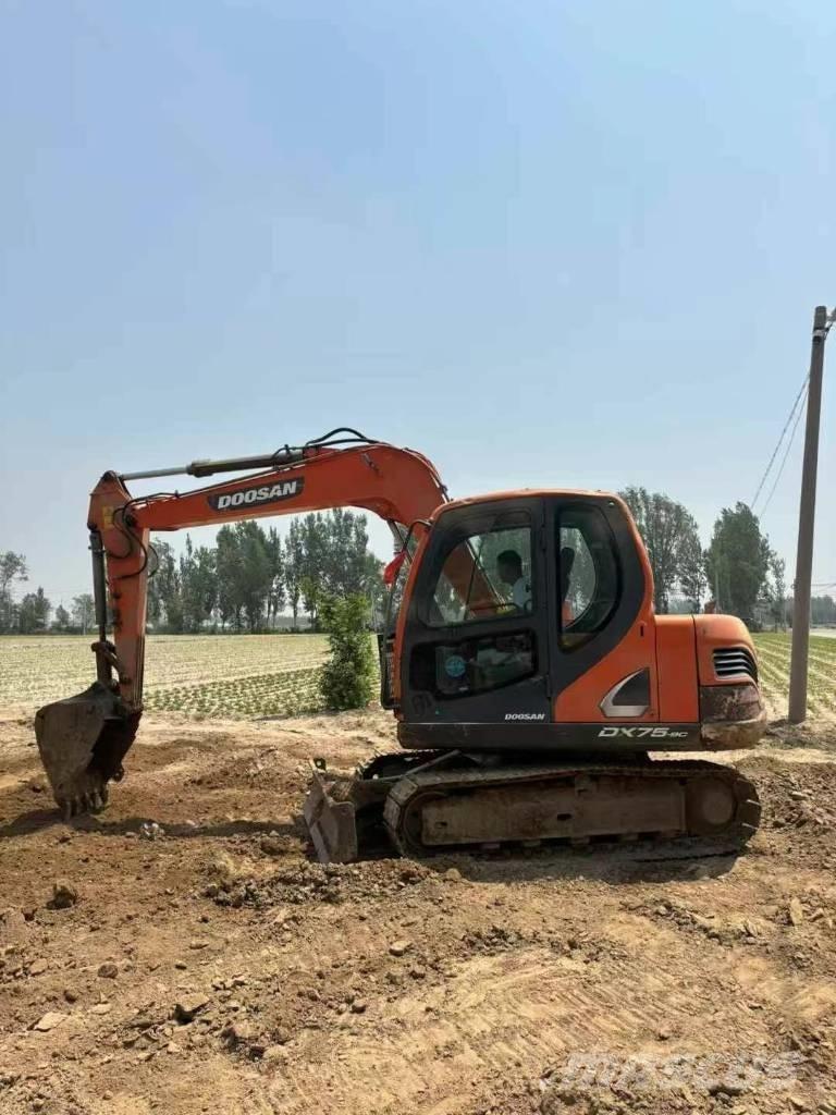 Doosan DX 75 Kāpurķēžu ekskavatori