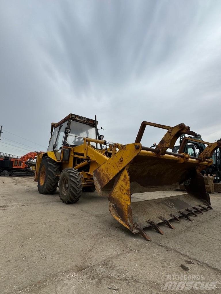 JCB 3 CX Ekskavatori-iekrāvēji