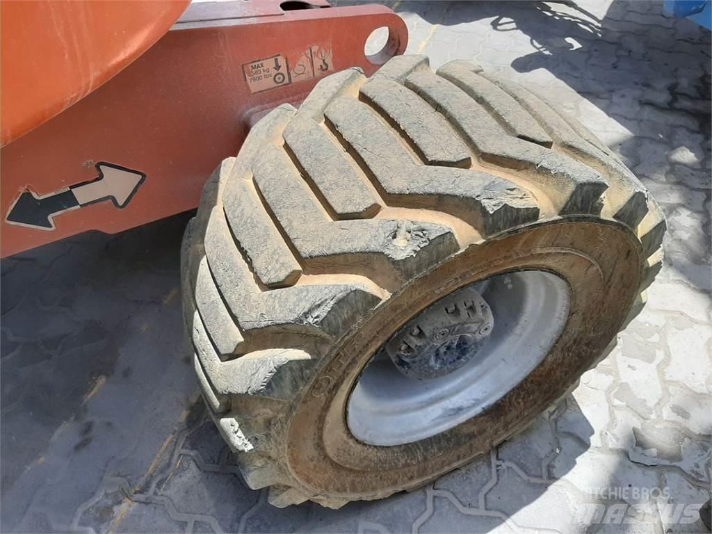 JLG 450AJ Strēles pacēlāji