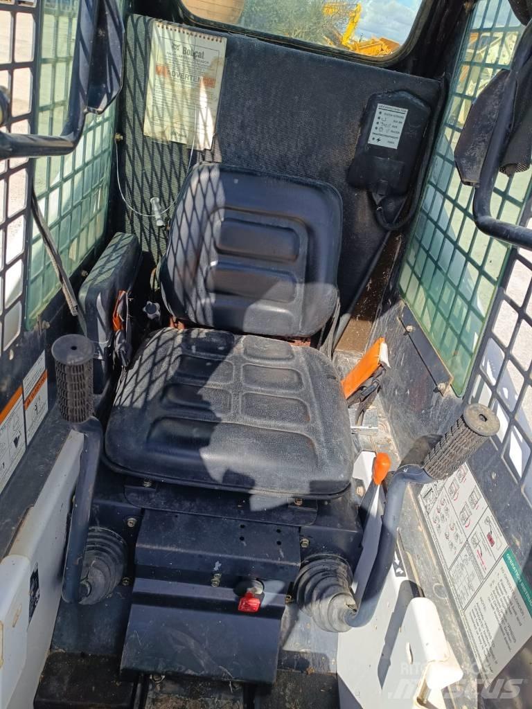 Bobcat 463 Lietoti riteņu kompaktiekrāvēji