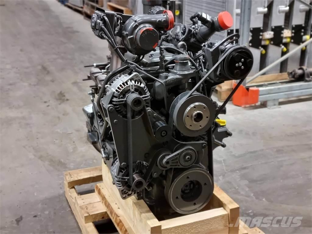 Komatsu 49 AWF Dzinēji