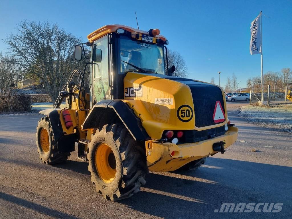 JCB 413S Iekrāvēji uz riteņiem
