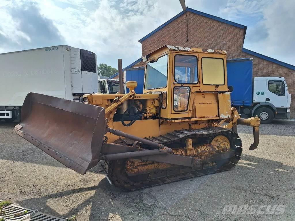 Komatsu D45-1 Kāpurķēžu buldozeri