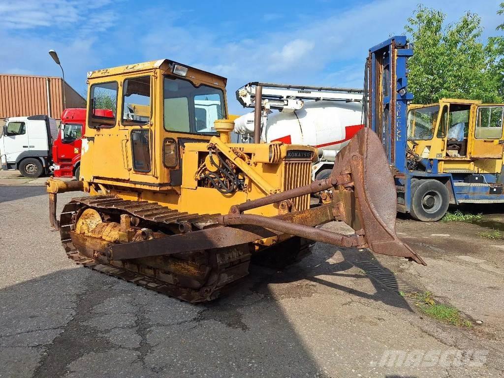 Komatsu D45-1 Kāpurķēžu buldozeri