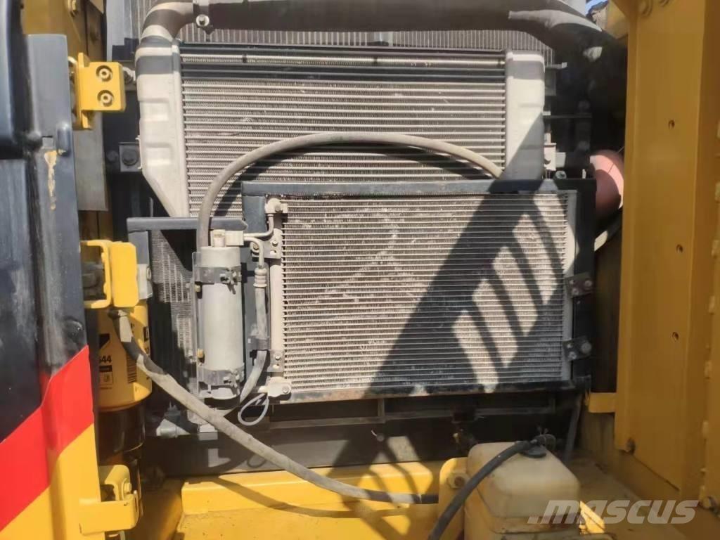 CAT 320 B Kāpurķēžu ekskavatori