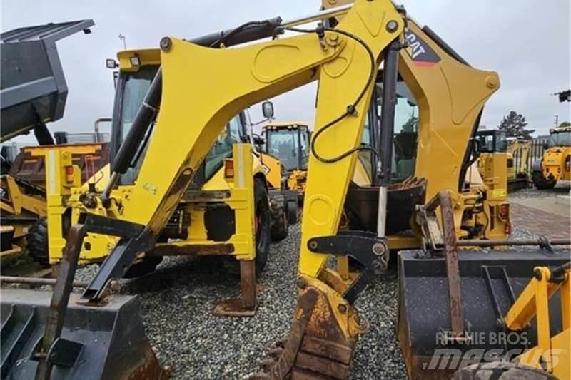 CAT 422E TLB Ekskavatori-iekrāvēji