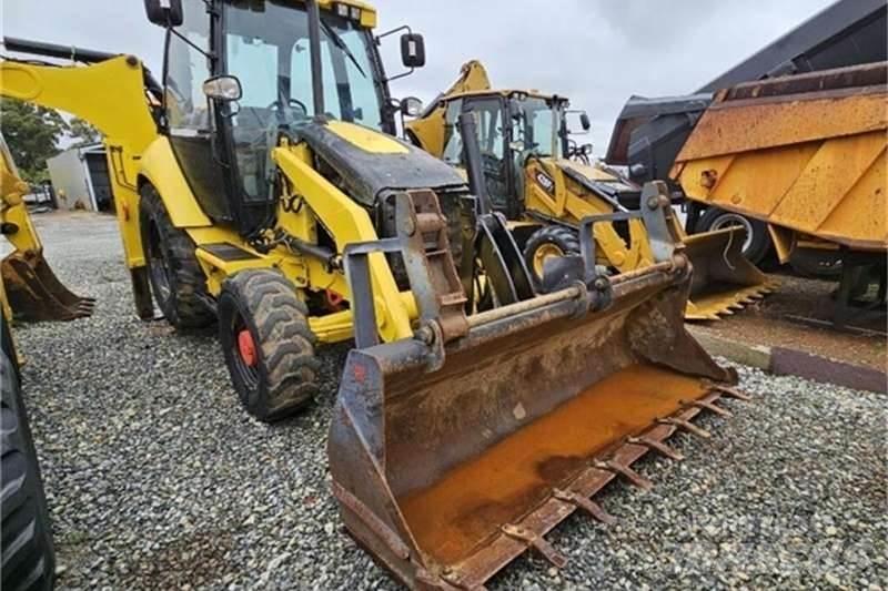CAT 422E TLB Ekskavatori-iekrāvēji