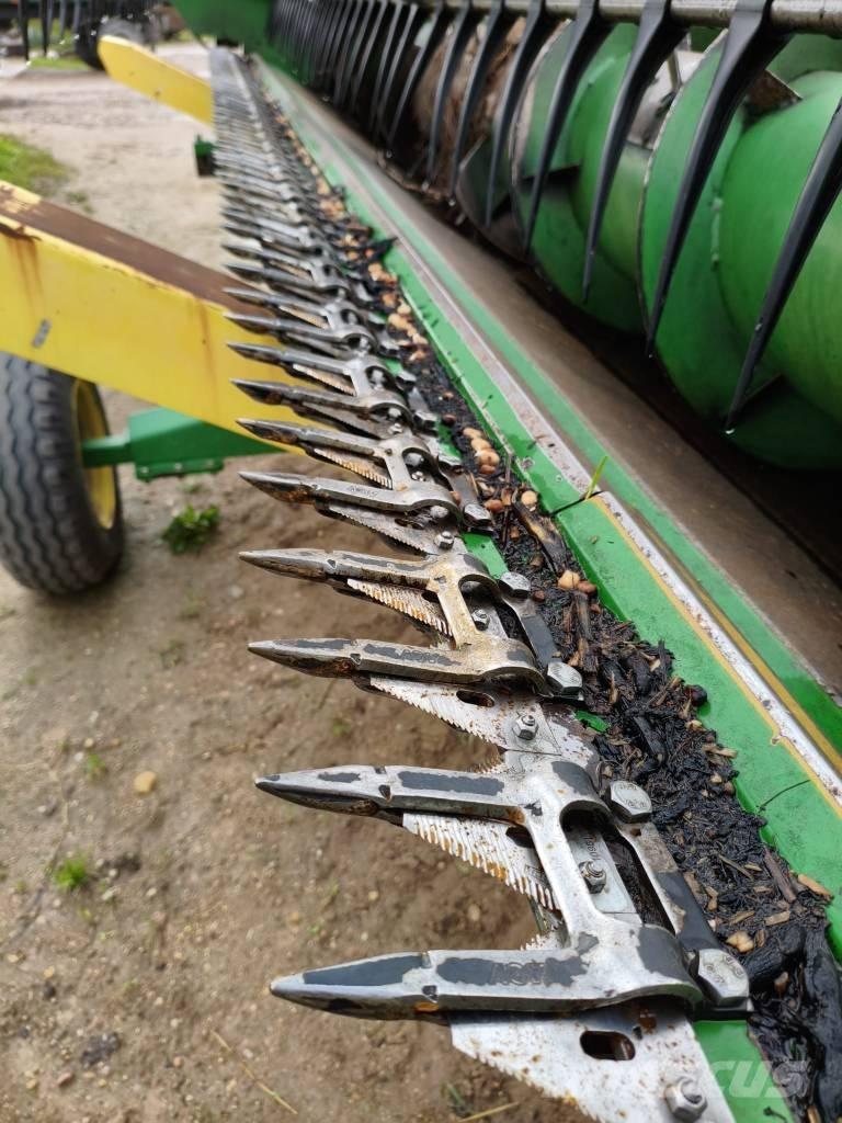 John Deere W 440 Ražas novākšanas kombaini