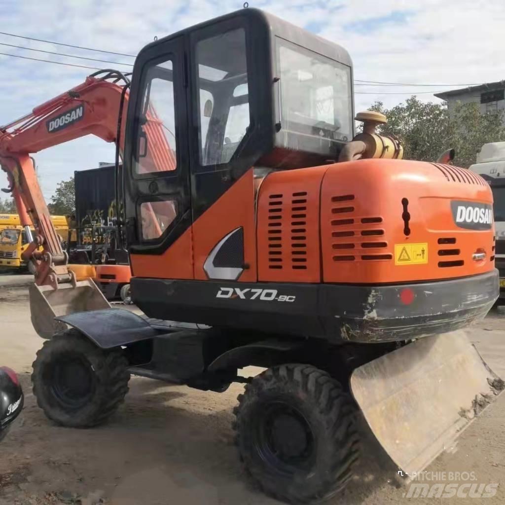 Doosan DX70W-9C Ekskavatori uz riteņiem