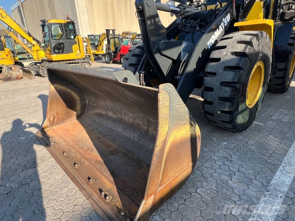 Komatsu WA 250 PZ-6 Iekrāvēji uz riteņiem