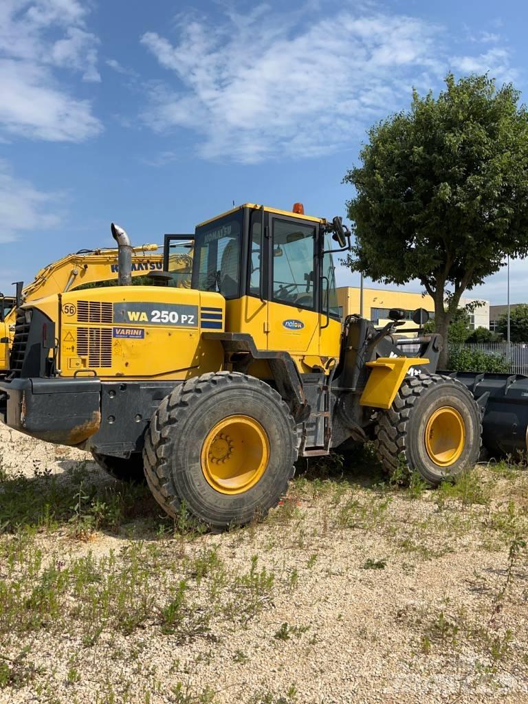 Komatsu WA 250 PZ-6 Iekrāvēji uz riteņiem