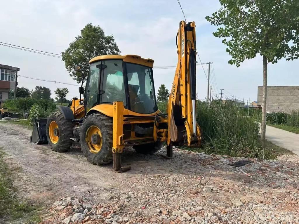 JCB 4 CX Ekskavatori-iekrāvēji
