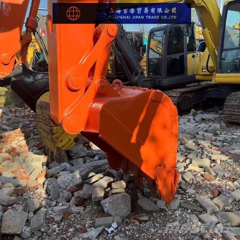 Hitachi ZX 135 Kāpurķēžu ekskavatori