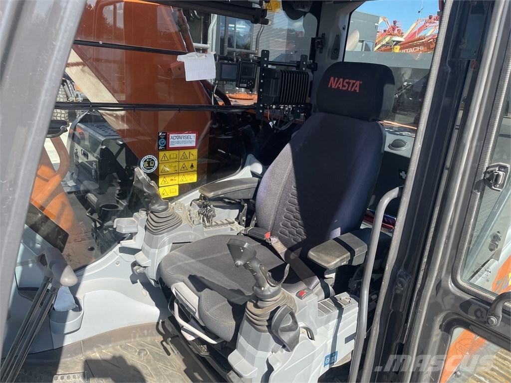 Hitachi ZX 300 LC-7 Kāpurķēžu ekskavatori