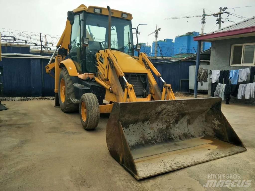 JCB 3CX Ekskavatori-iekrāvēji