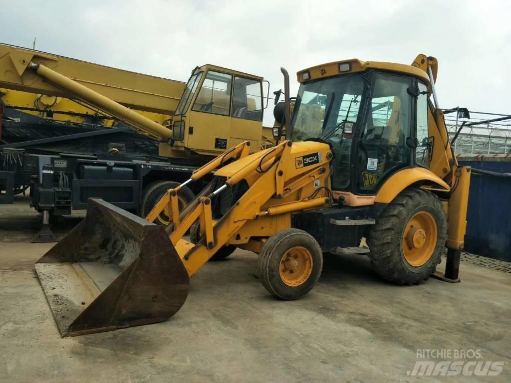 JCB 3CX Ekskavatori-iekrāvēji