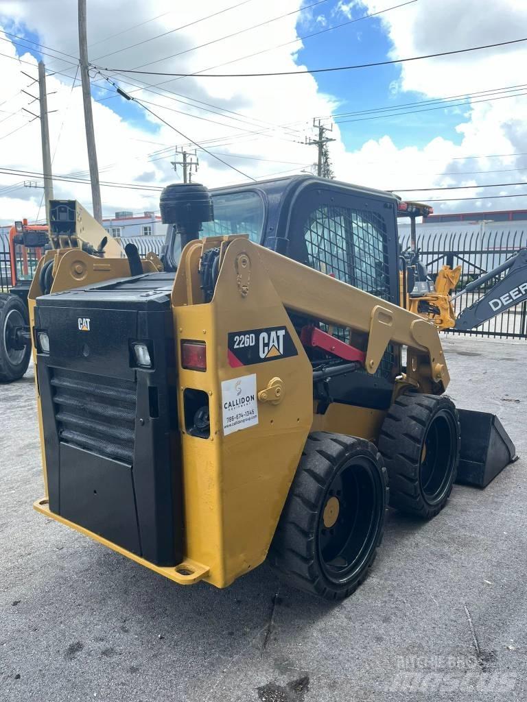 CAT 226 D Lietoti riteņu kompaktiekrāvēji