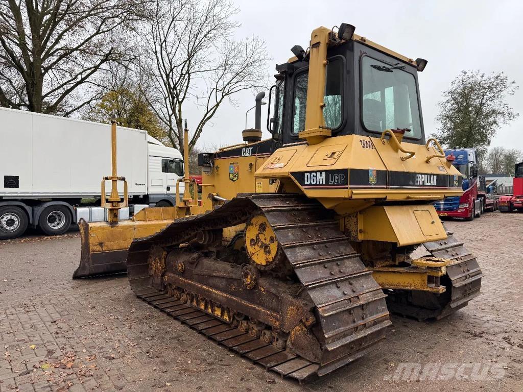 CAT D6M Kāpurķēžu buldozeri