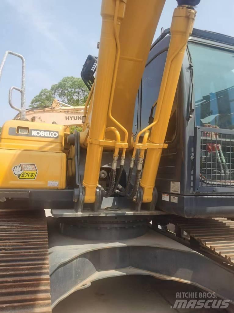 Kobelco SK 200 Kāpurķēžu ekskavatori