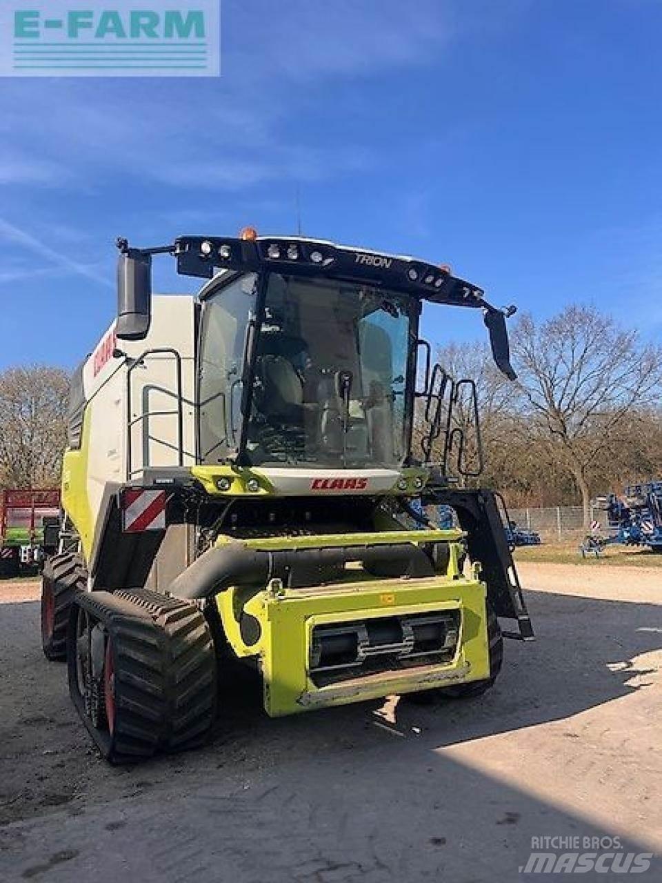 CLAAS trion 730tt Ražas novākšanas kombaini