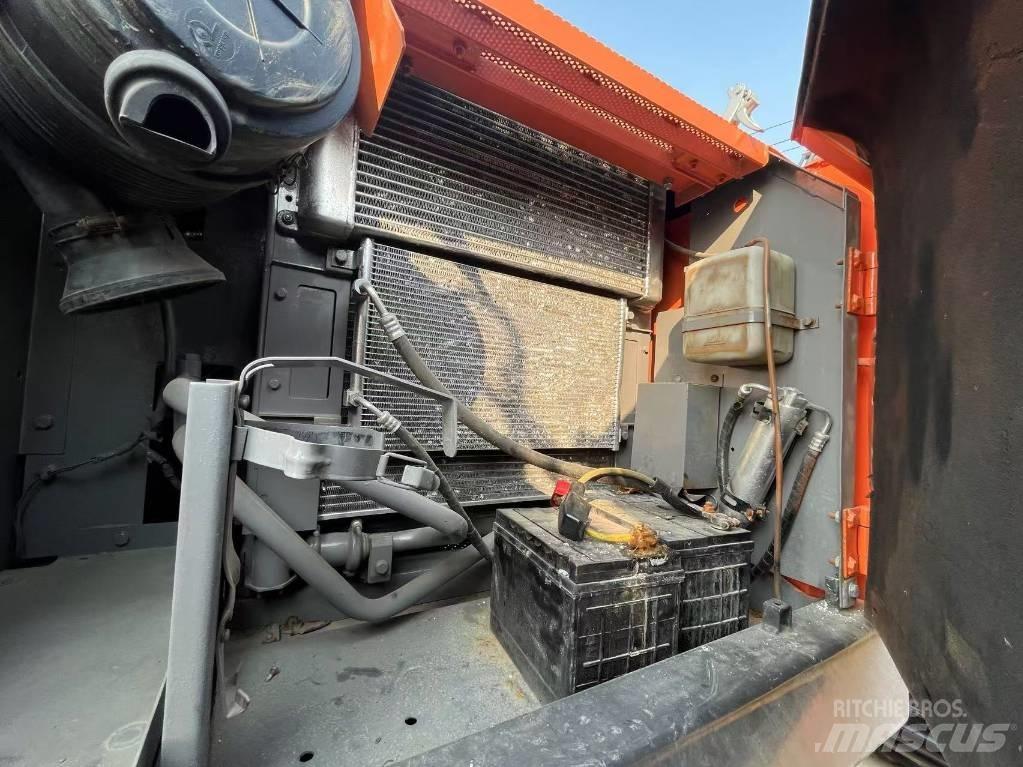 Hitachi ZX 160 LC Kāpurķēžu ekskavatori