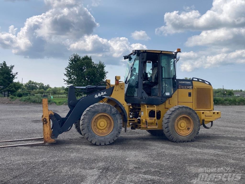 DEERE 444K Iekrāvēji uz riteņiem