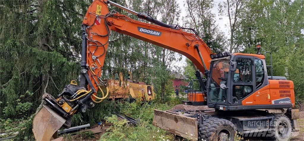 Doosan DX170W Ekskavatori uz riteņiem