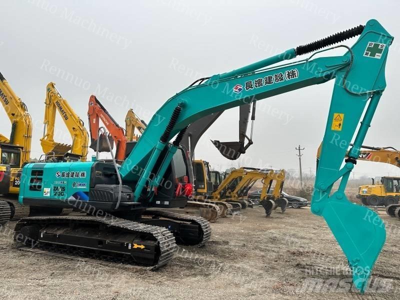Hitachi ZX 200 Kāpurķēžu ekskavatori