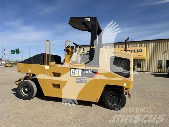 CAT CW14 Pneimatiskie veltņi