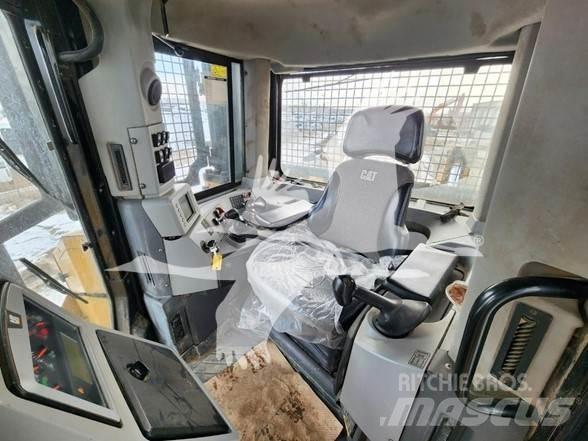 CAT D8T Kāpurķēžu buldozeri