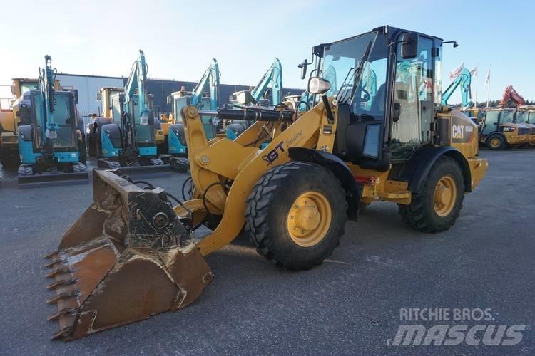 CAT 906 M Iekrāvēji uz riteņiem