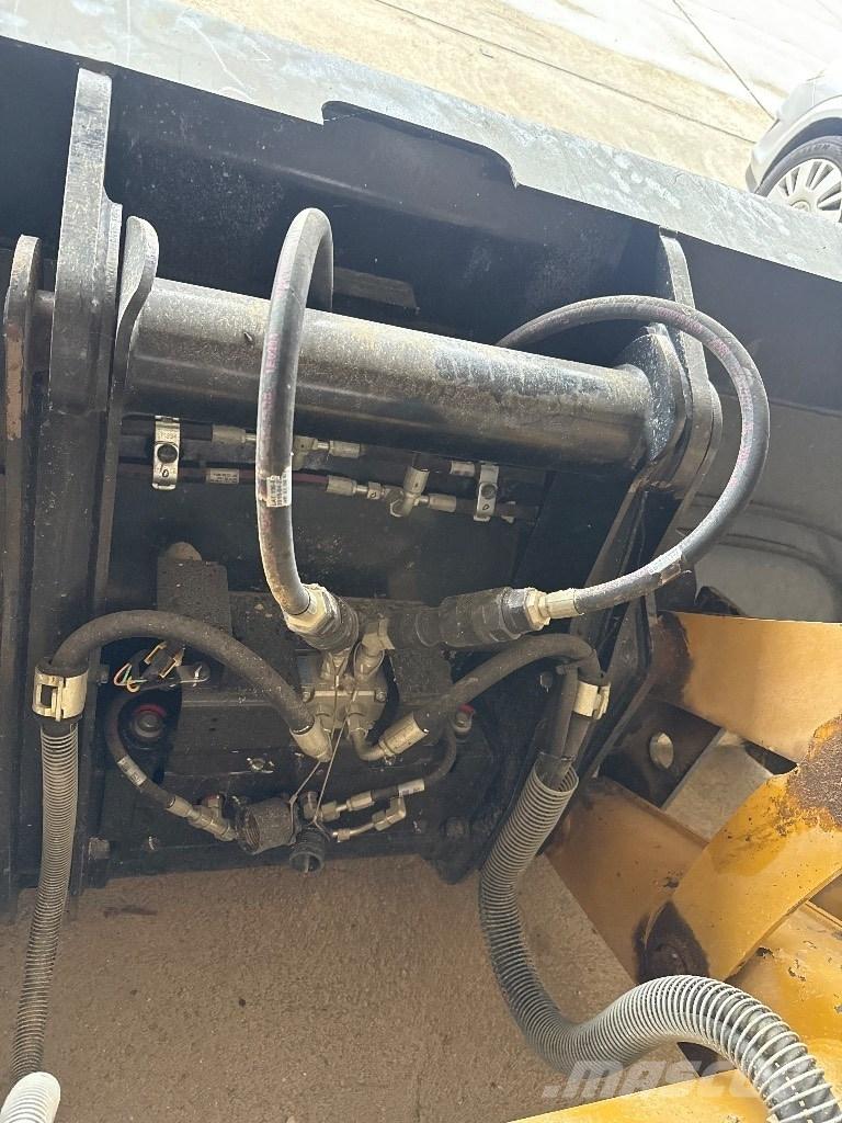 CAT 432 Ekskavatori-iekrāvēji