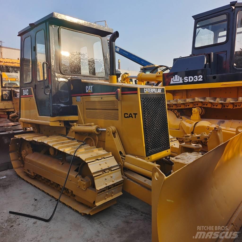 CAT D 4 C Kāpurķēžu buldozeri