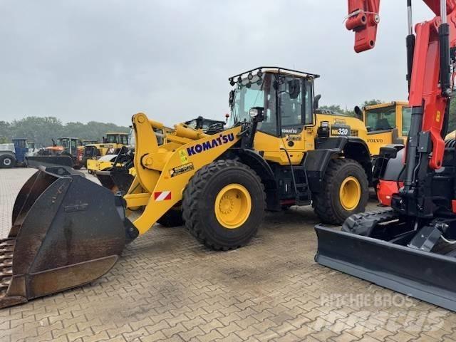 Komatsu WA 320 Iekrāvēji uz riteņiem