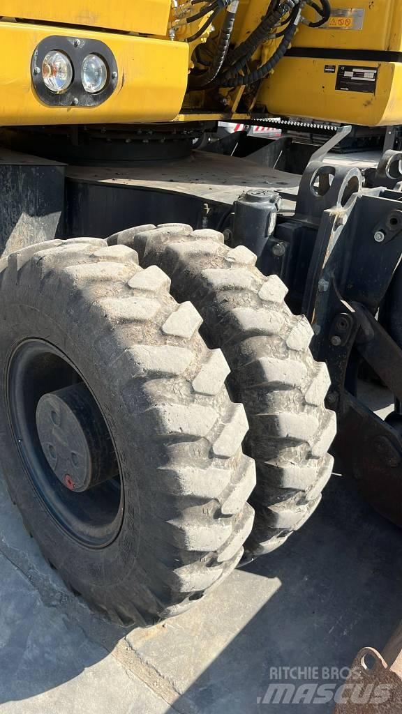 Komatsu PW 158-11 Ekskavatori uz riteņiem