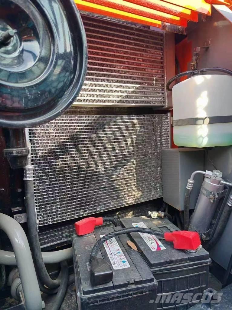 Hitachi ZX 120 Kāpurķēžu ekskavatori